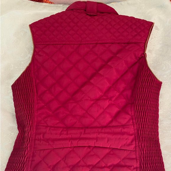 Red Vest - Picture 6 of 6
